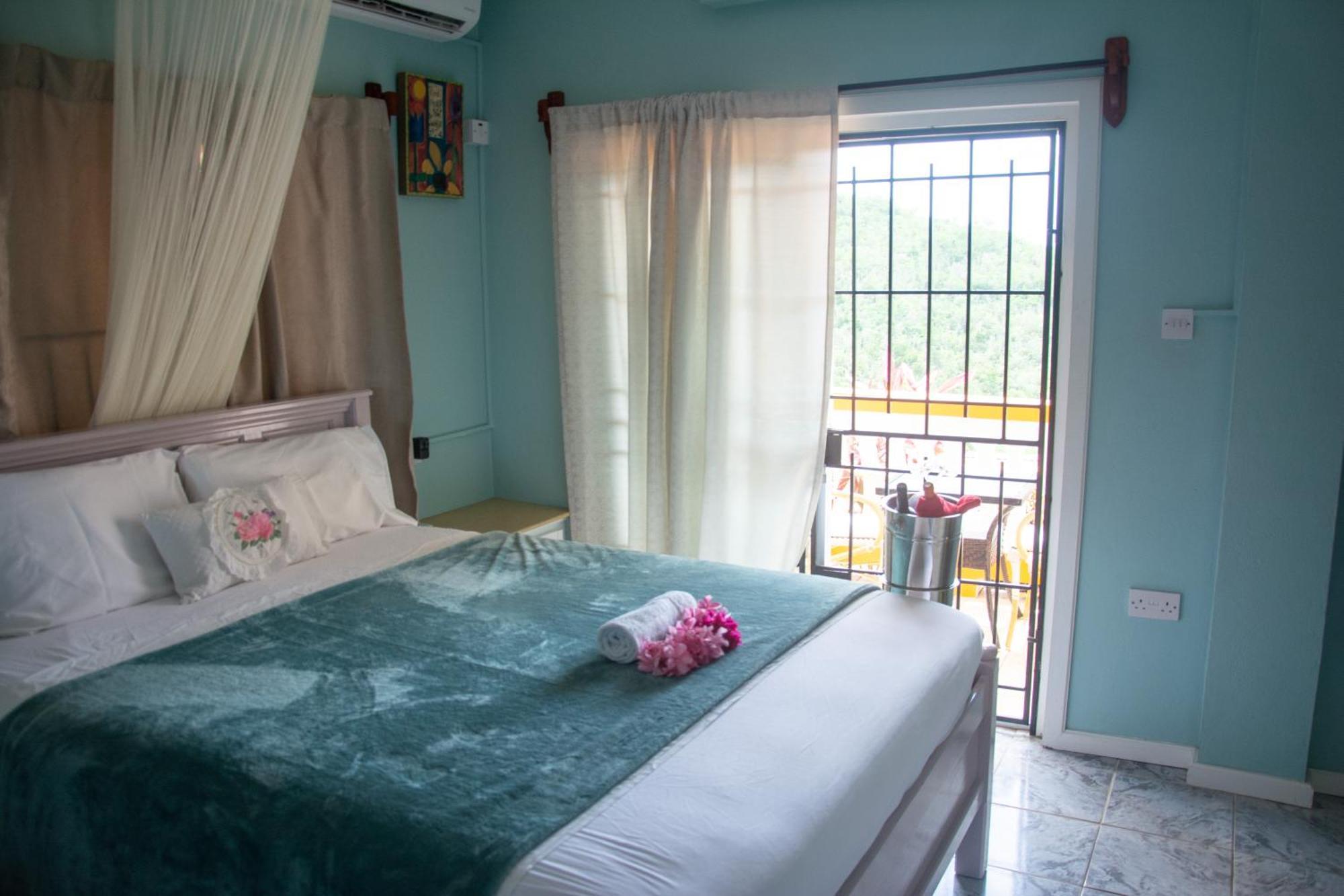 Mountain View Apartments Gros Islet Bagian luar foto