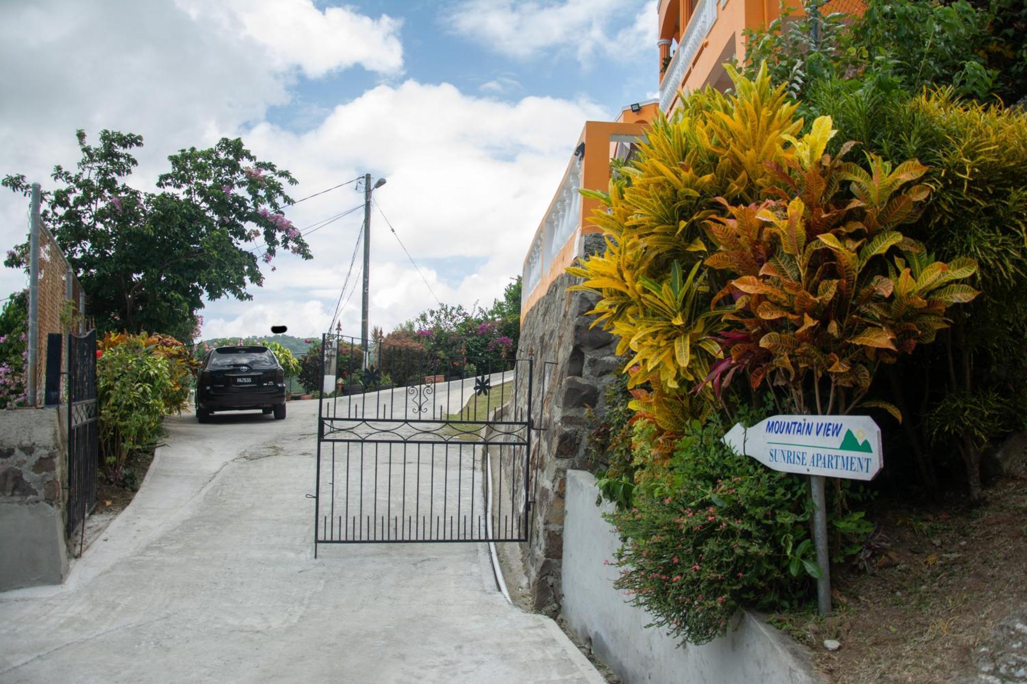 Mountain View Apartments Gros Islet Bagian luar foto
