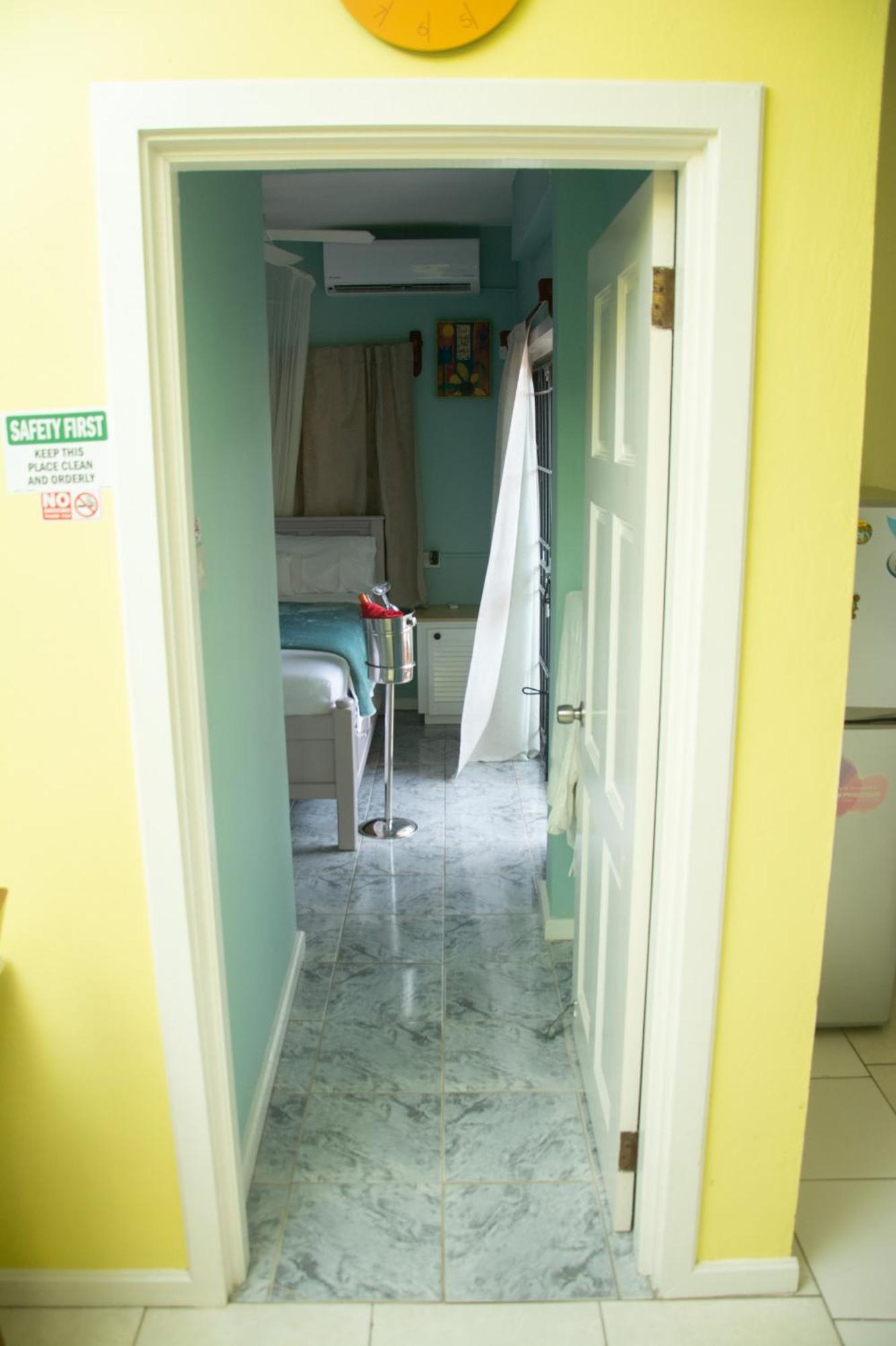 Mountain View Apartments Gros Islet Bagian luar foto